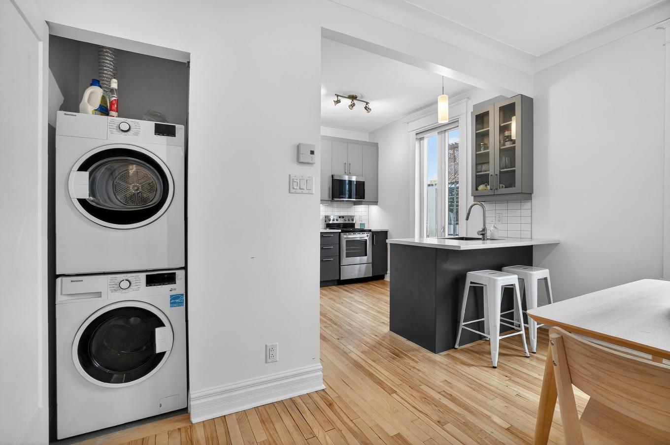 Kitchen - 5017 Rue Fabre, Montréal (Le Plateau-Mont-Royal), QC - Indoor Photo Showing Laundry Room