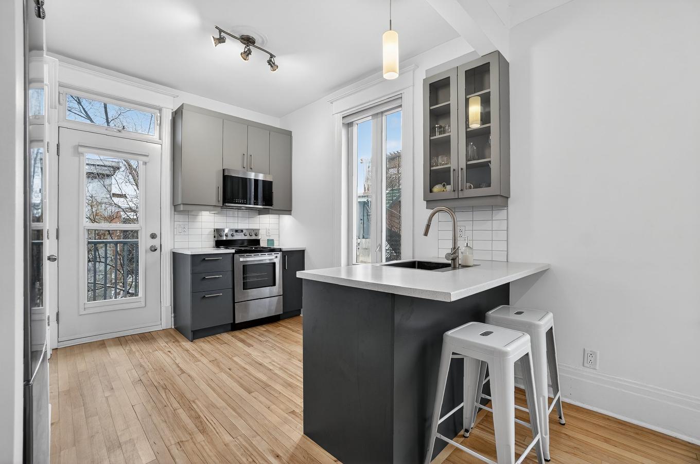 Kitchen - 5017 Rue Fabre, Montréal (Le Plateau-Mont-Royal), QC - Indoor Photo Showing Kitchen With Upgraded Kitchen