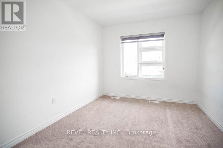 7 Poole Street, Brantford, ON - Indoor Photo Showing Other Room