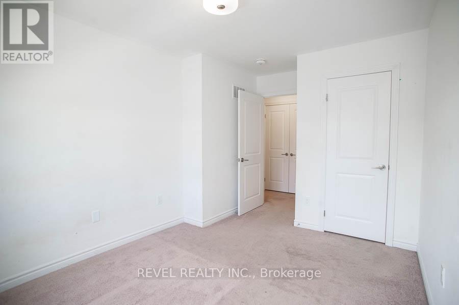 7 Poole Street, Brantford, ON - Indoor Photo Showing Other Room