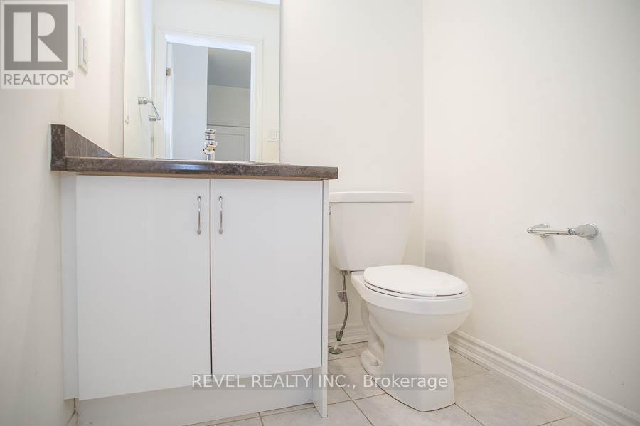 7 Poole Street, Brantford, ON - Indoor Photo Showing Bathroom