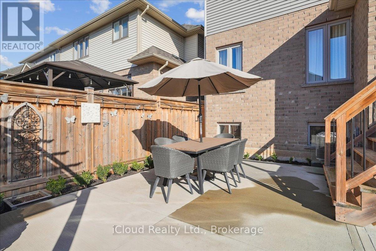 136 Dunrobin Lane, Grimsby, ON - Outdoor With Exterior