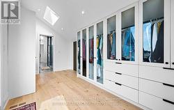 WALK-IN CLOSET -