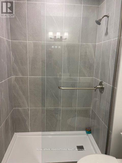 Ph1 - 19B West Street N, Kawartha Lakes, ON - Indoor Photo Showing Bathroom