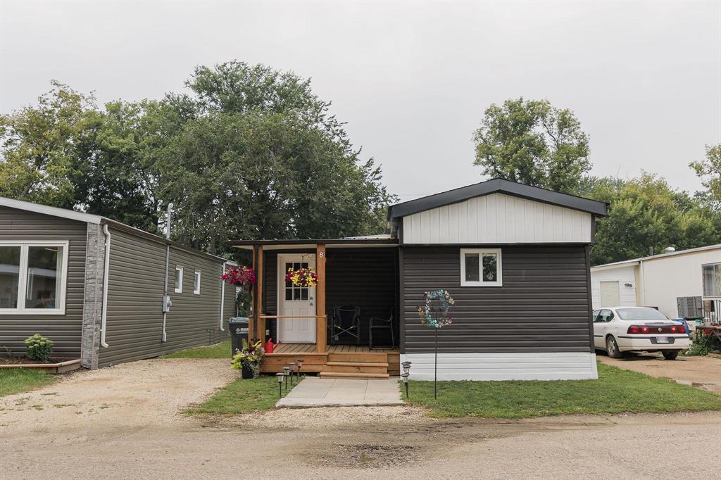 8 Mobile Street, Carman, MB - Outdoor