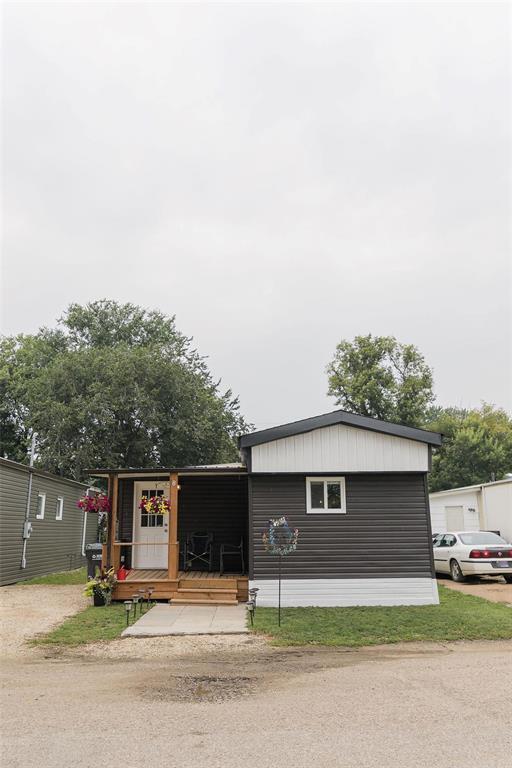 8 Mobile Street, Carman, MB - Outdoor