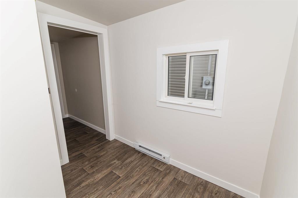8 Mobile Street, Carman, MB - Indoor Photo Showing Other Room