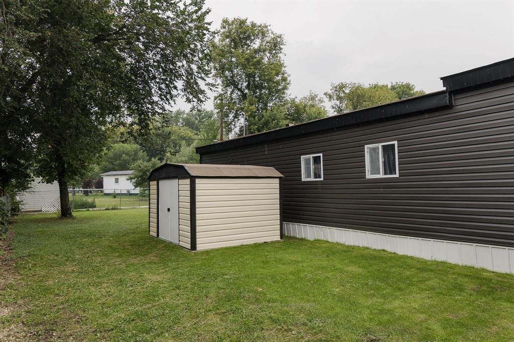 8 Mobile Street, Carman, MB - Outdoor