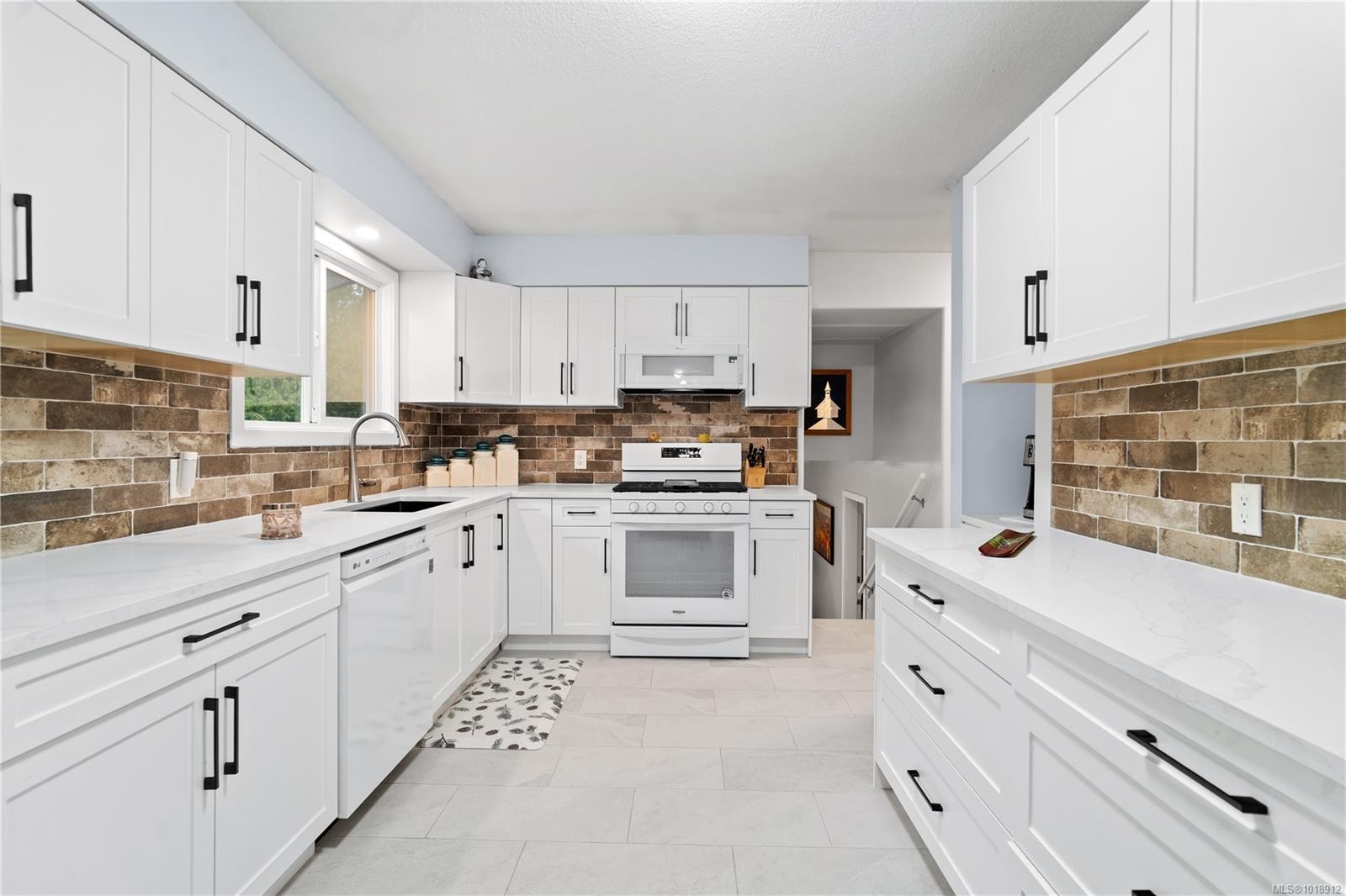 7554 Superior Rd, Lantzville, BC