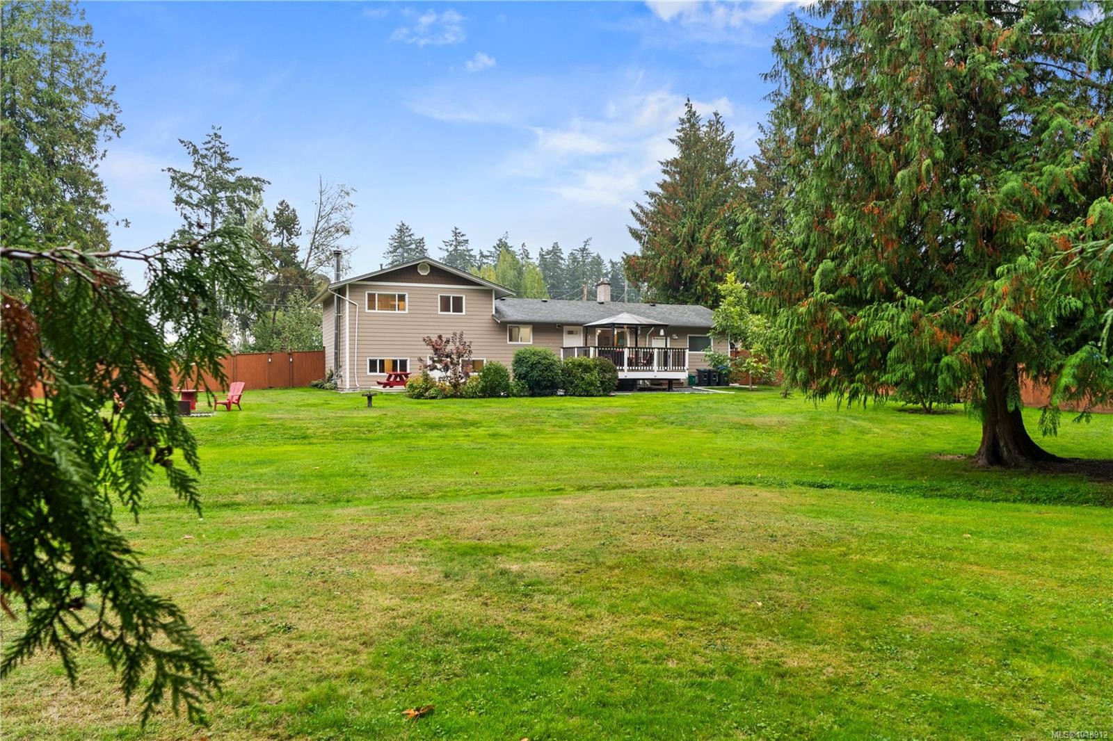 7554 Superior Rd, Lantzville, BC