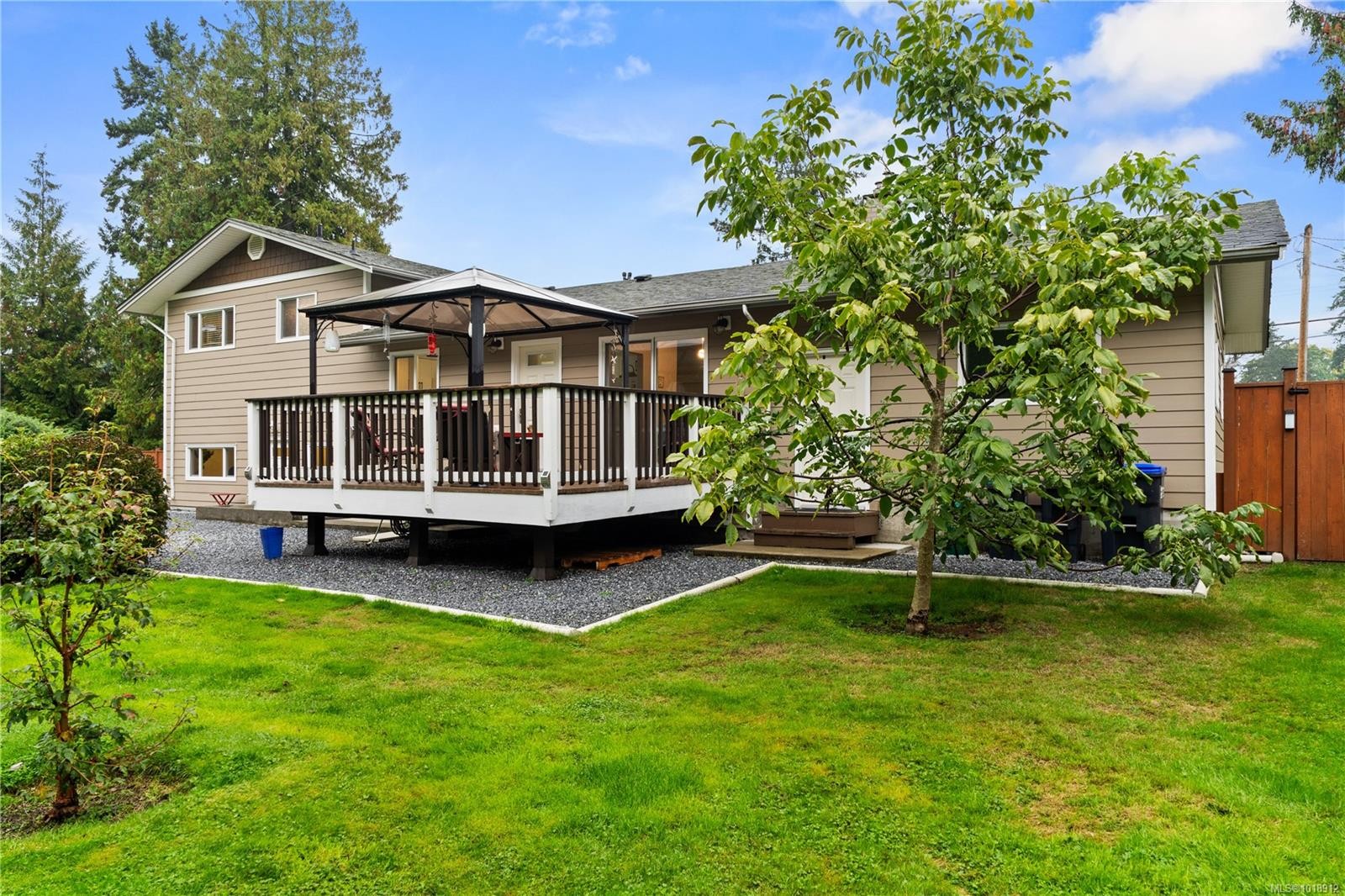 7554 Superior Rd, Lantzville, BC