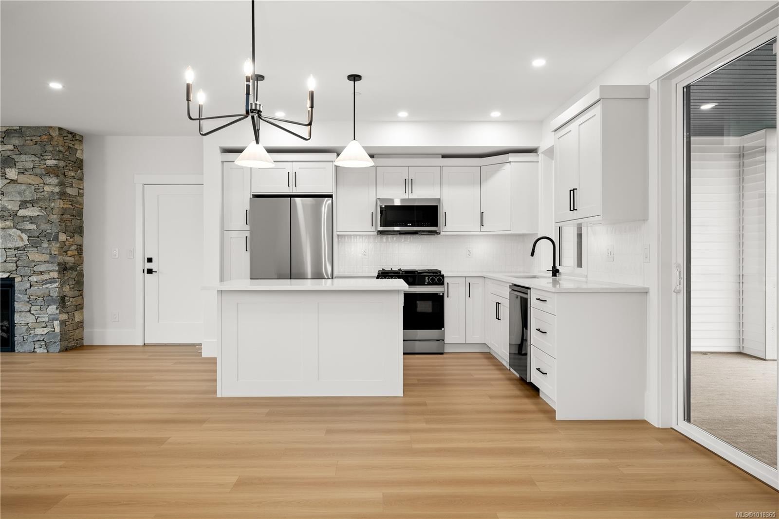 4193 Corunna Ave, Nanaimo, BC - Indoor Photo Showing Kitchen With Upgraded Kitchen