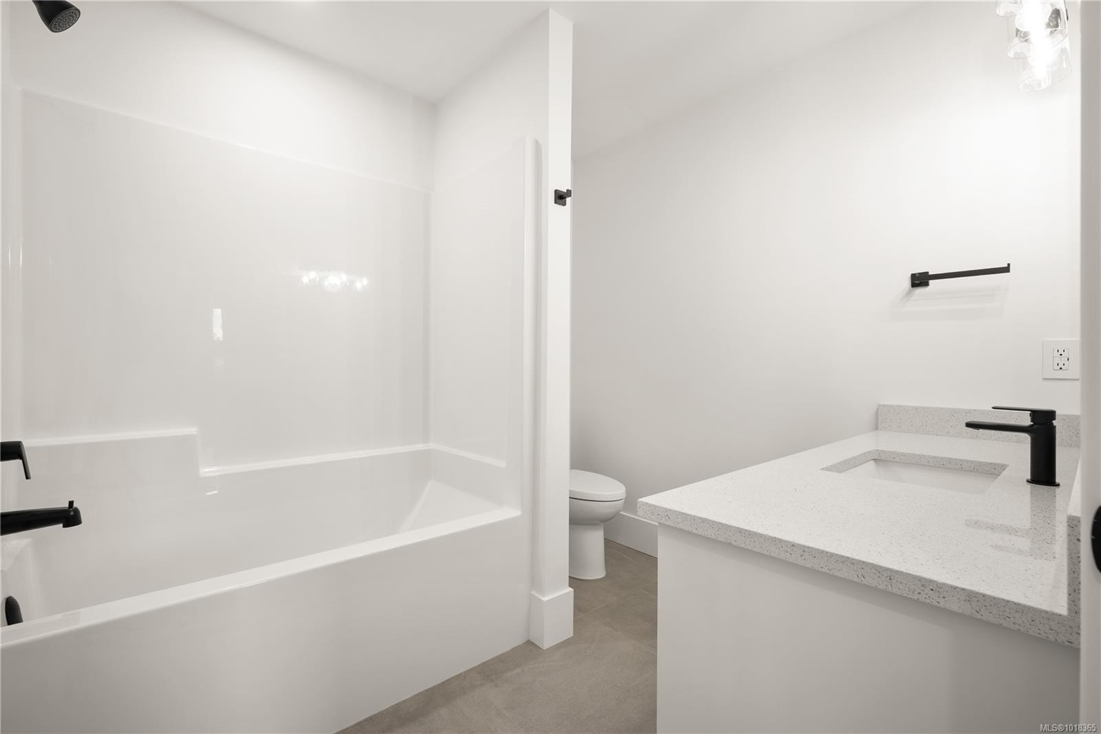4193 Corunna Ave, Nanaimo, BC - Indoor Photo Showing Bathroom