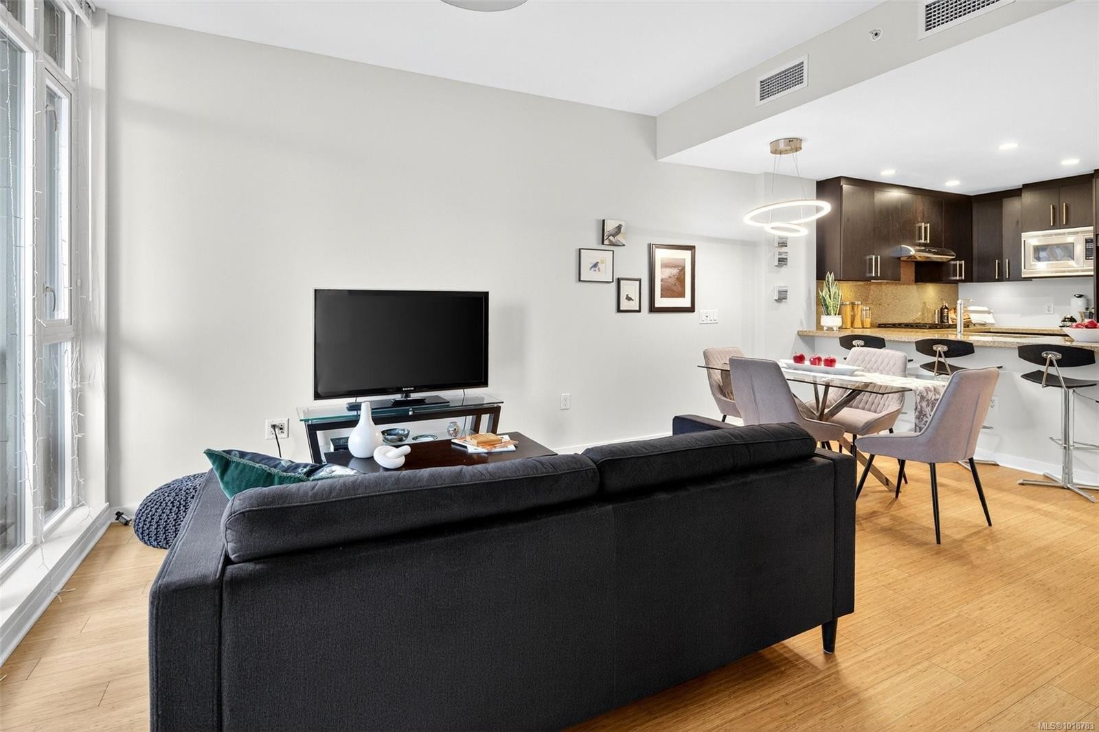 308-373 Tyee Rd, Victoria, BC - Indoor