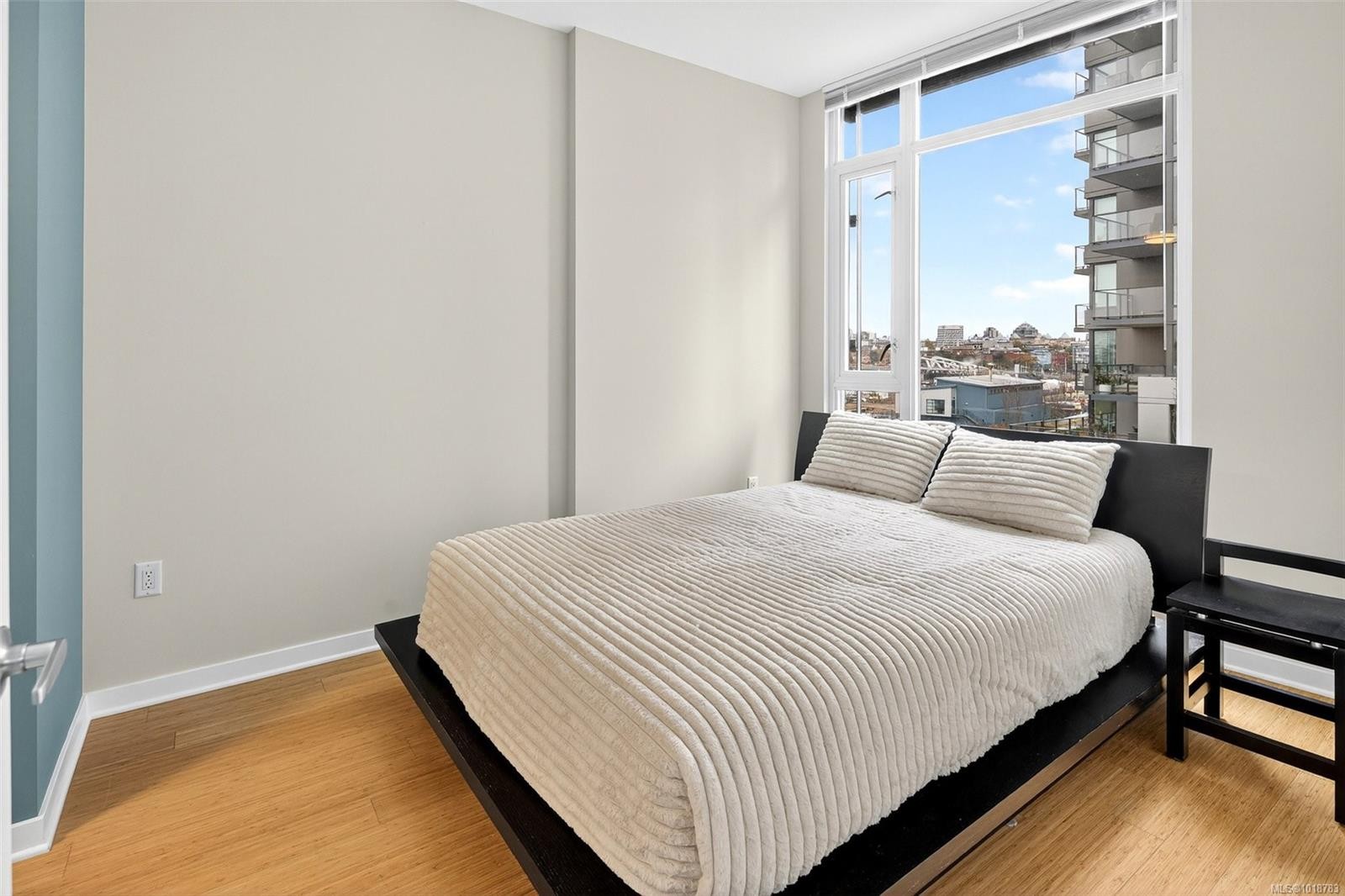 308-373 Tyee Rd, Victoria, BC - Indoor Photo Showing Bedroom