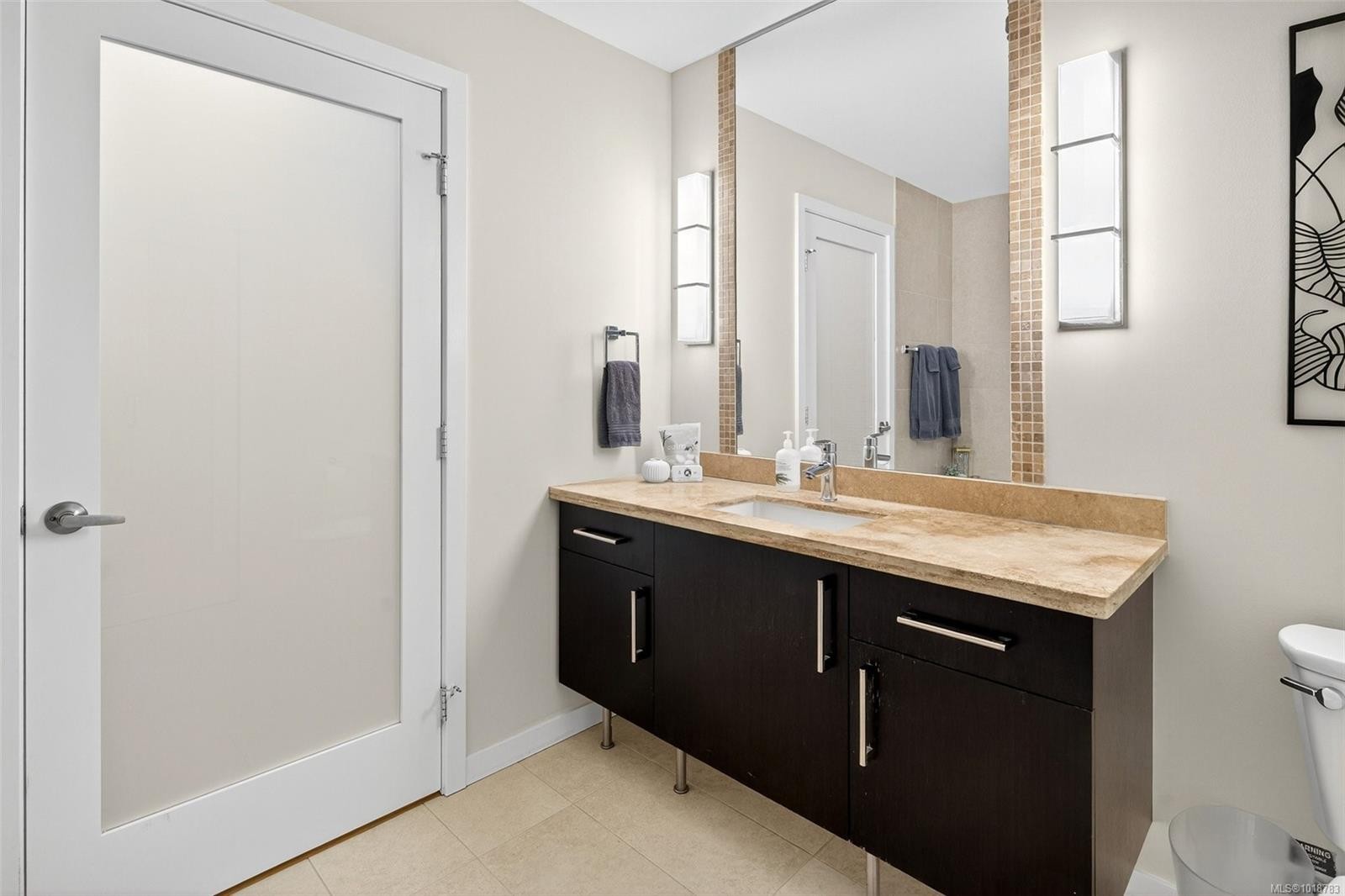 308-373 Tyee Rd, Victoria, BC - Indoor Photo Showing Bathroom