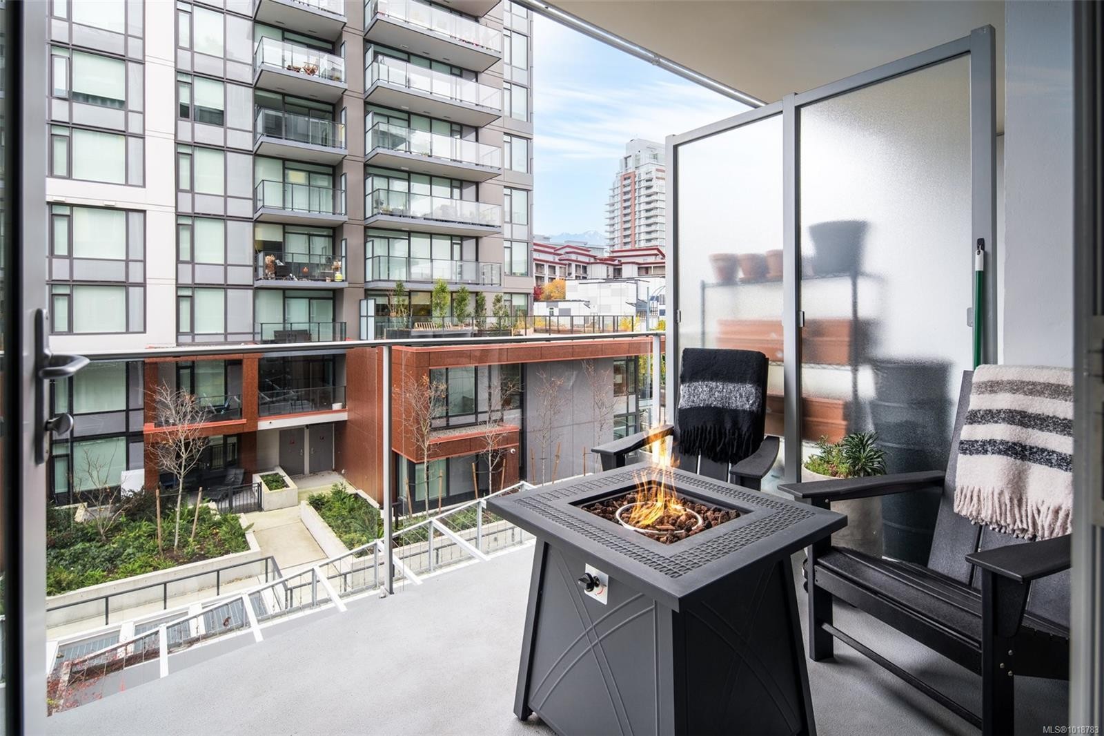 308-373 Tyee Rd, Victoria, BC -