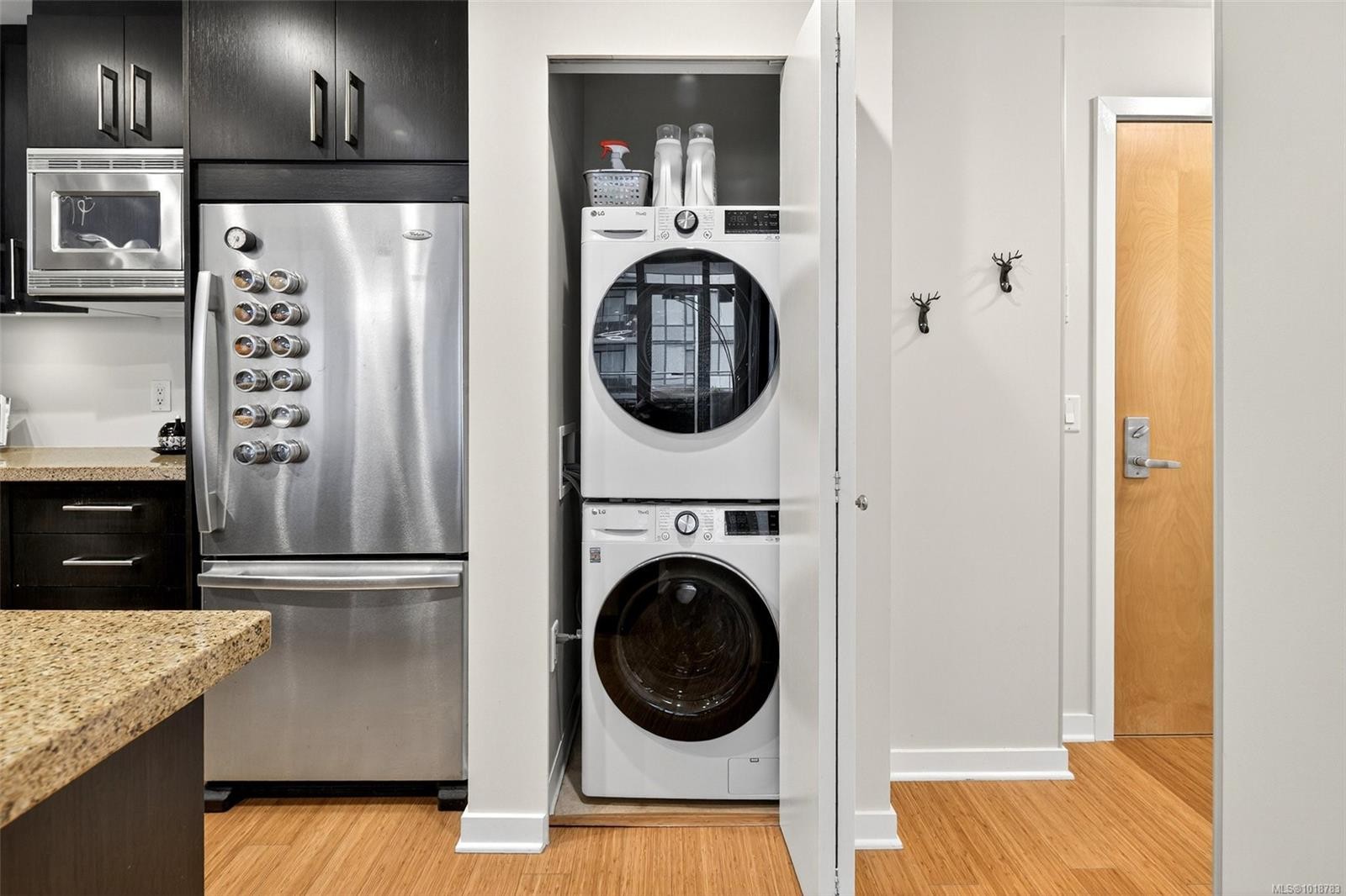 308-373 Tyee Rd, Victoria, BC - Indoor Photo Showing Laundry Room