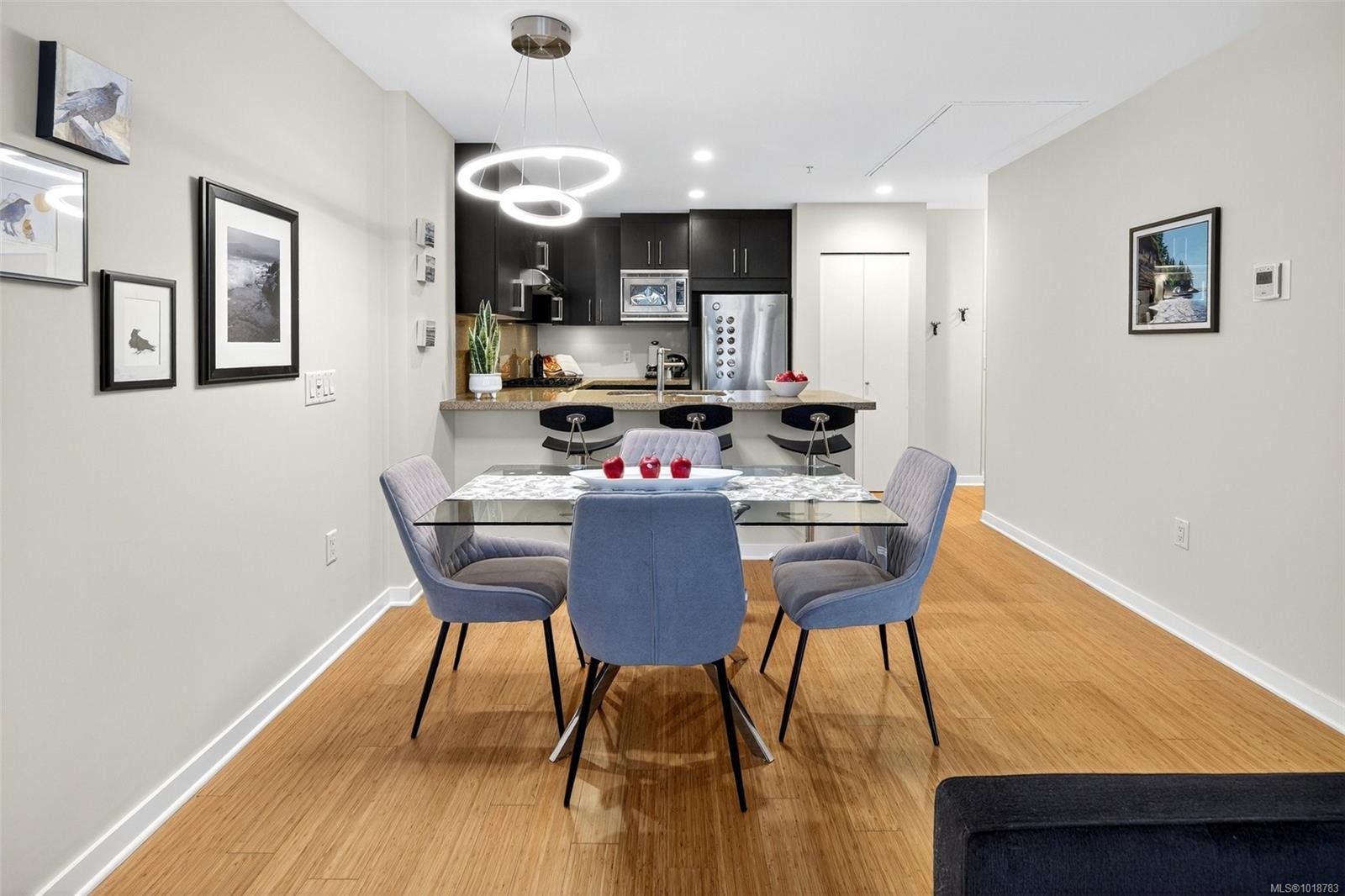 308-373 Tyee Rd, Victoria, BC - Indoor Photo Showing Dining Room