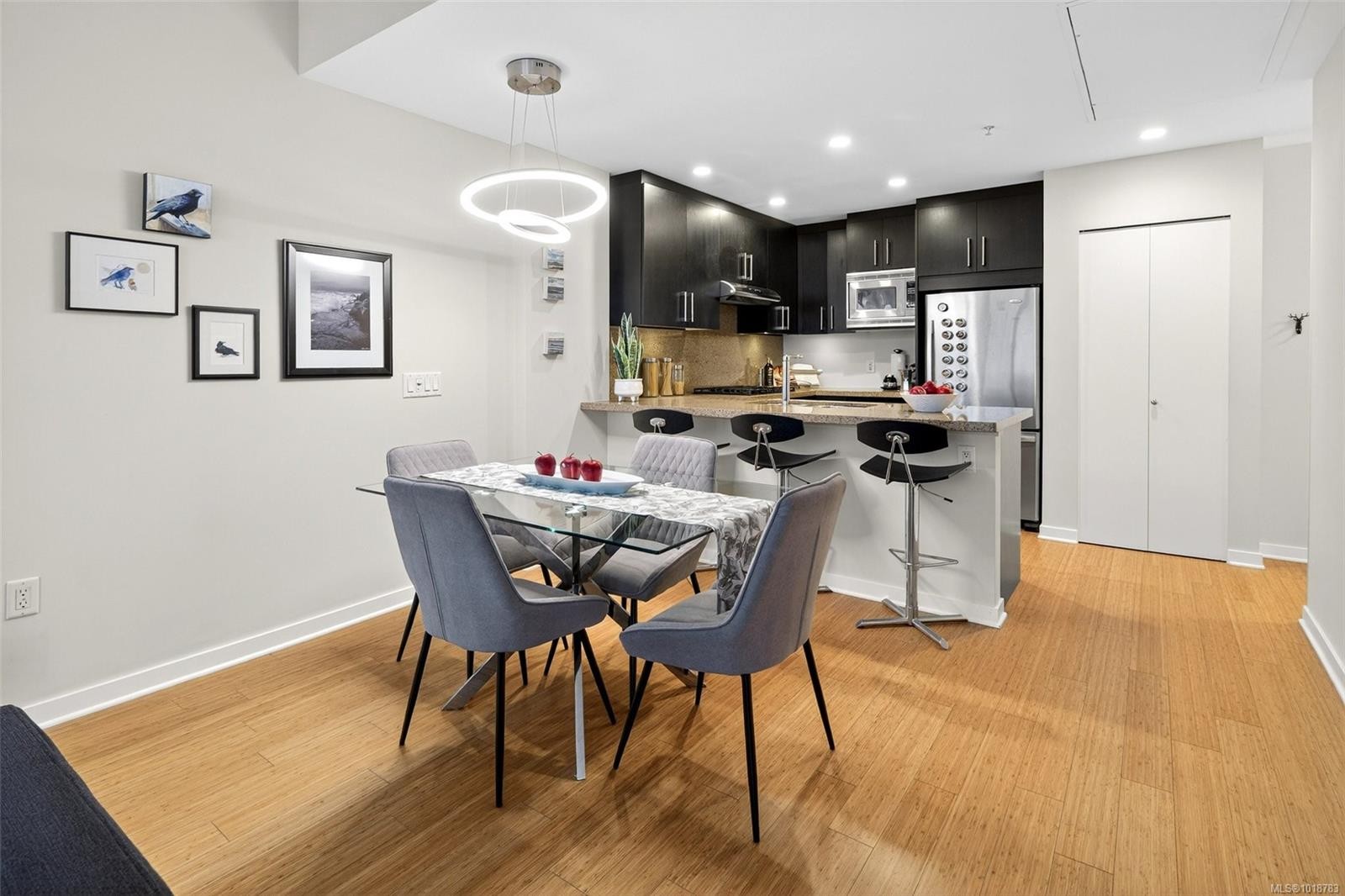 308-373 Tyee Rd, Victoria, BC - Indoor Photo Showing Dining Room