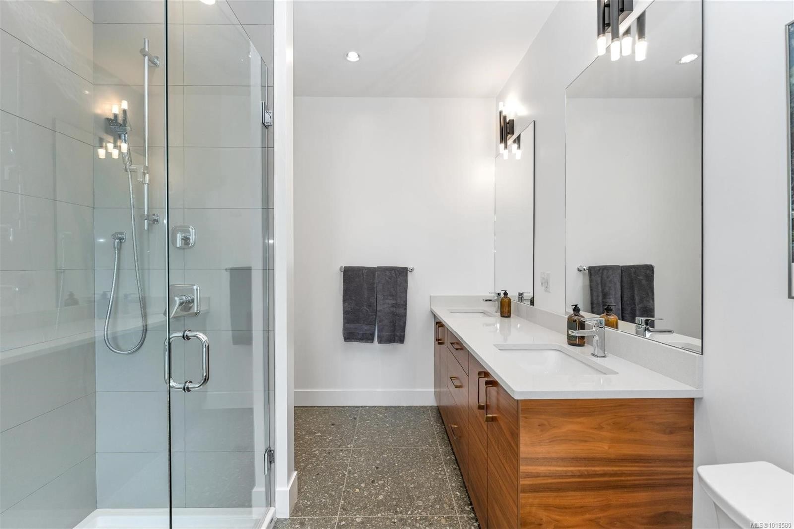 7210 Sea Cliff Rd, Sooke, BC