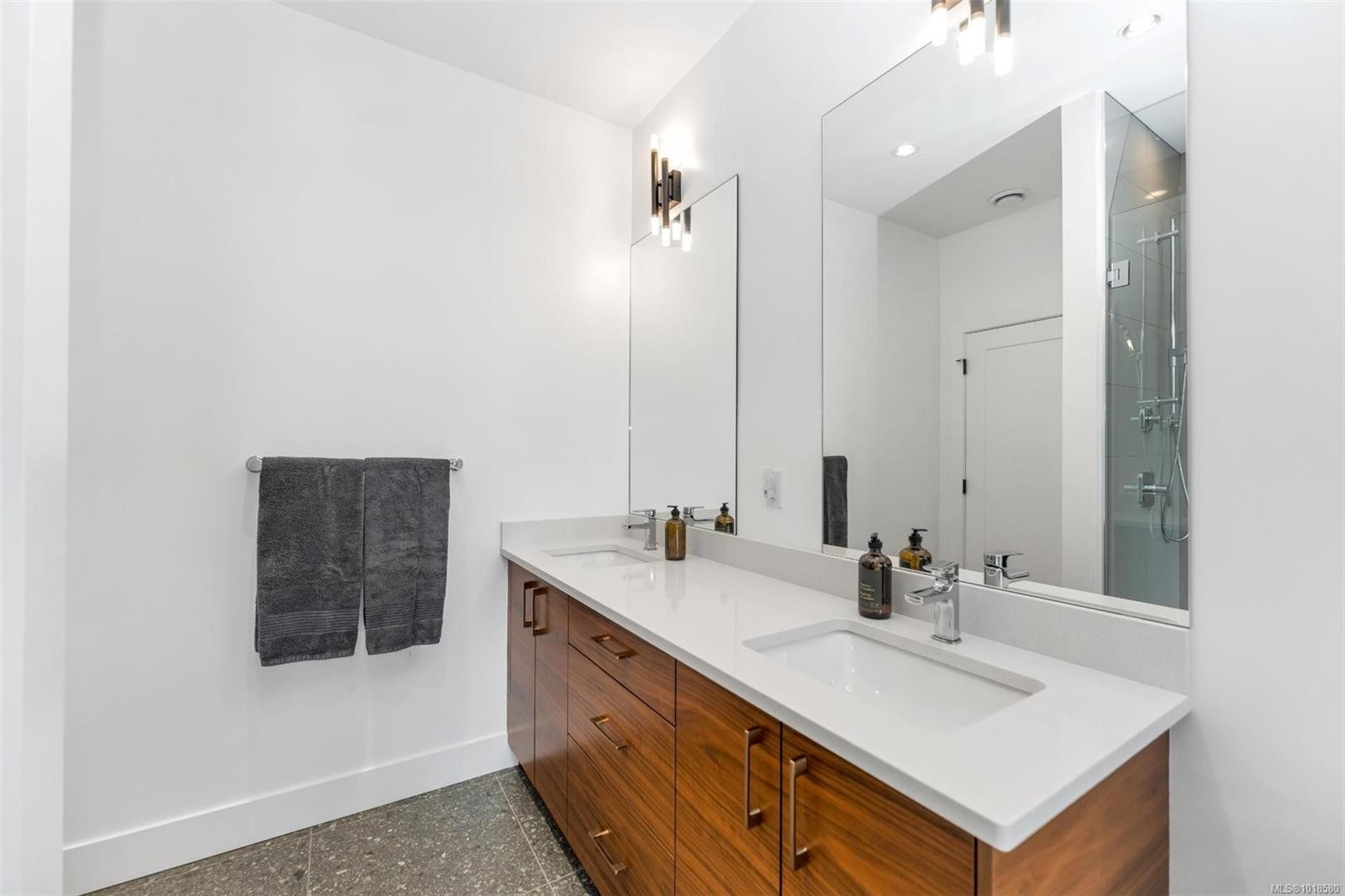 7210 Sea Cliff Rd, Sooke, BC