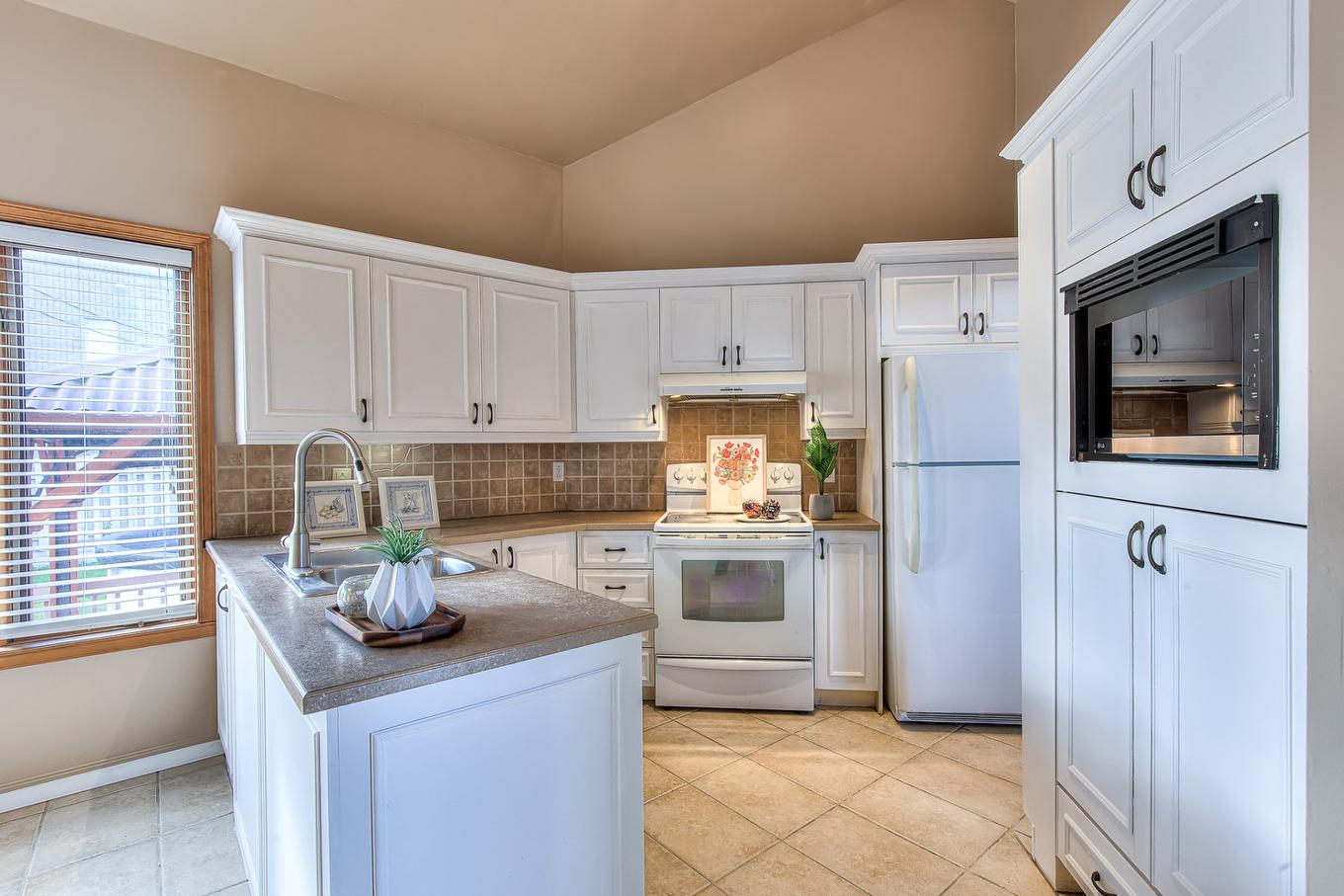 Kitchen - 891 Rue Nelan, Longueuil (Greenfield Park), QC - Indoor Photo Showing Kitchen