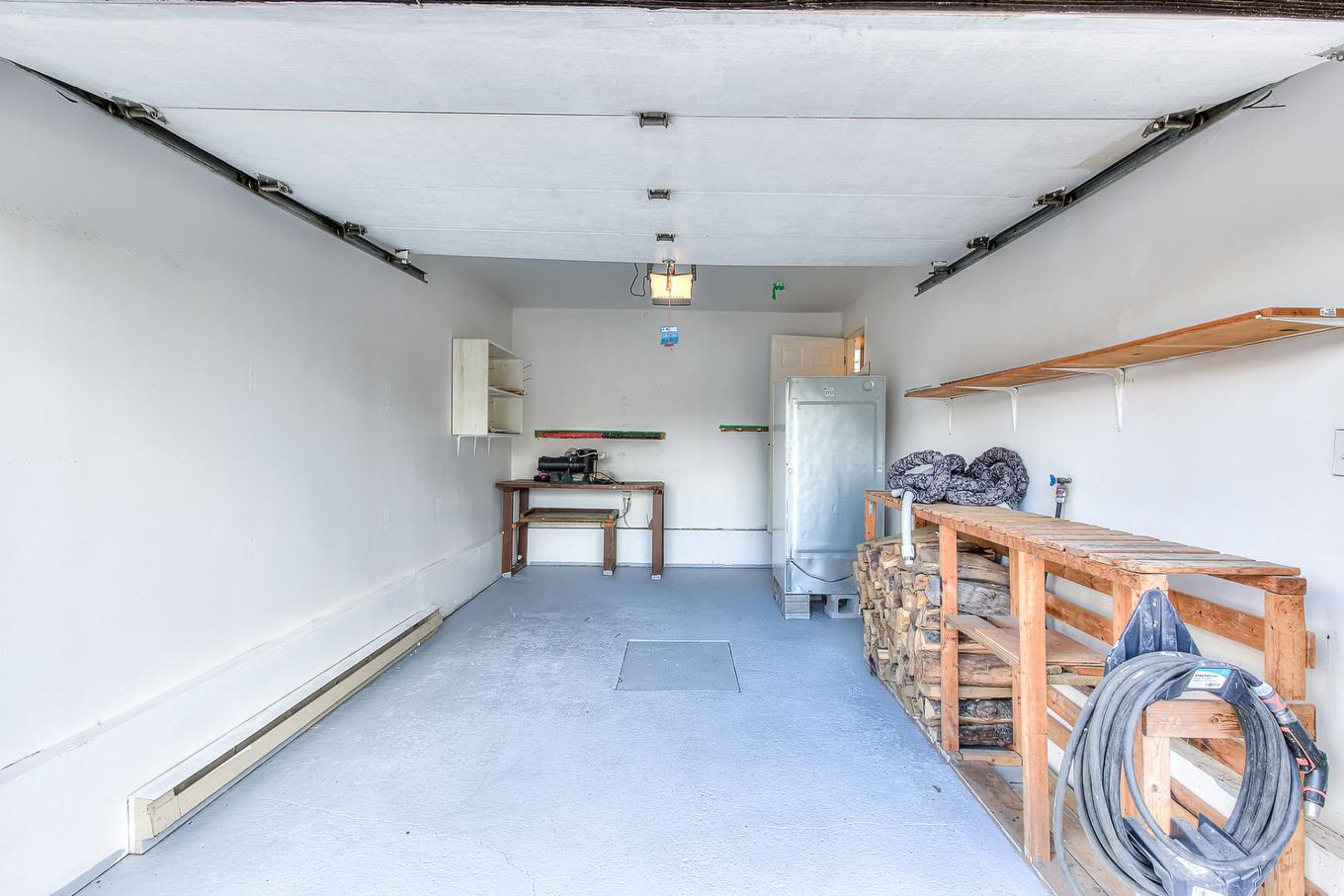 Garage - 891 Rue Nelan, Longueuil (Greenfield Park), QC - Indoor Photo Showing Garage