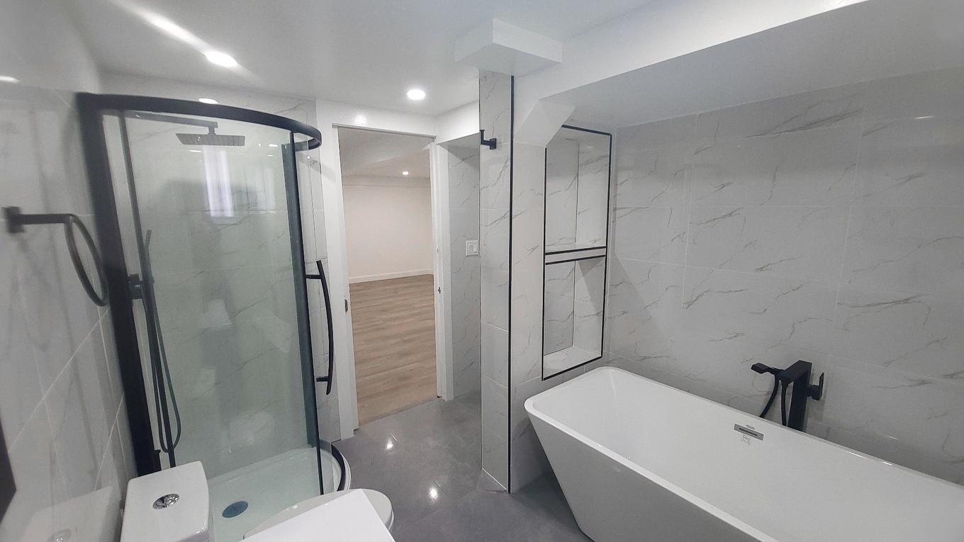 Salle de bains - 10515 Av. Garon, Montréal (Montréal-Nord), QC - Indoor Photo Showing Bathroom