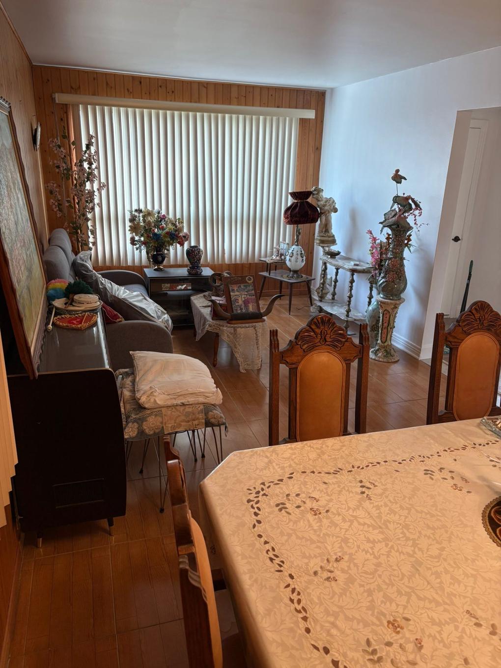 Salon - 10515 Av. Garon, Montréal (Montréal-Nord), QC - Indoor