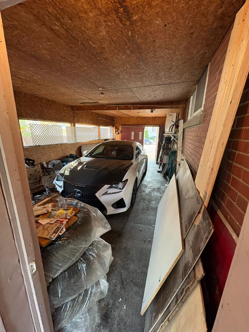 Garage - 10515 Av. Garon, Montréal (Montréal-Nord), QC - Indoor