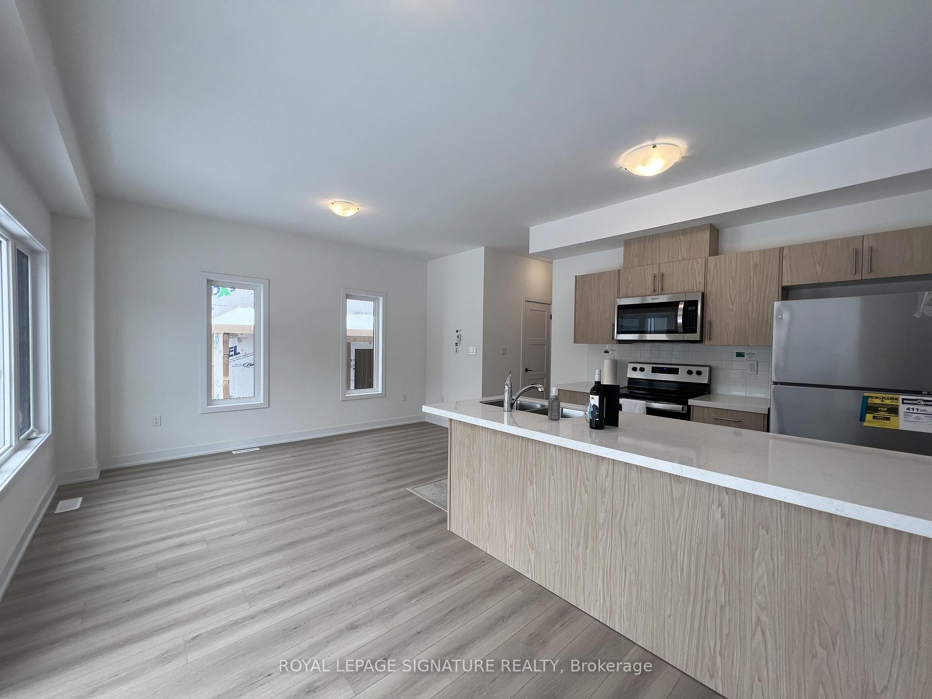 21 Hay Lane, Barrie, ON - Indoor Photo Showing Kitchen
