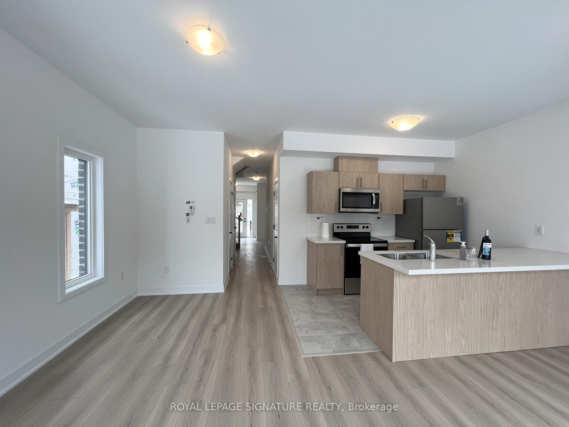 21 Hay Lane, Barrie, ON - Indoor Photo Showing Kitchen