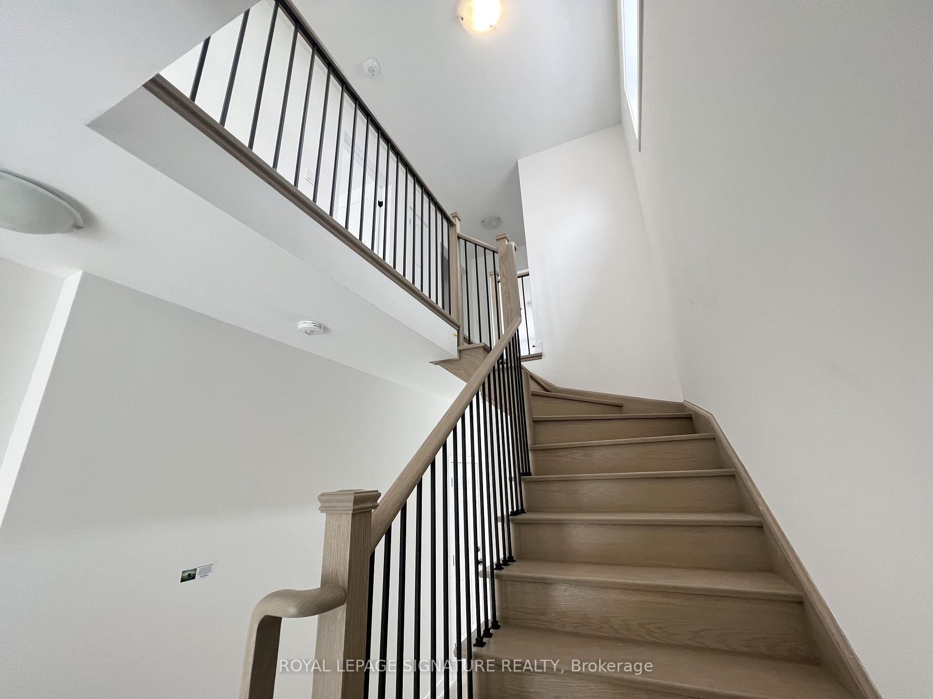 21 Hay Lane, Barrie, ON - Indoor Photo Showing Other Room