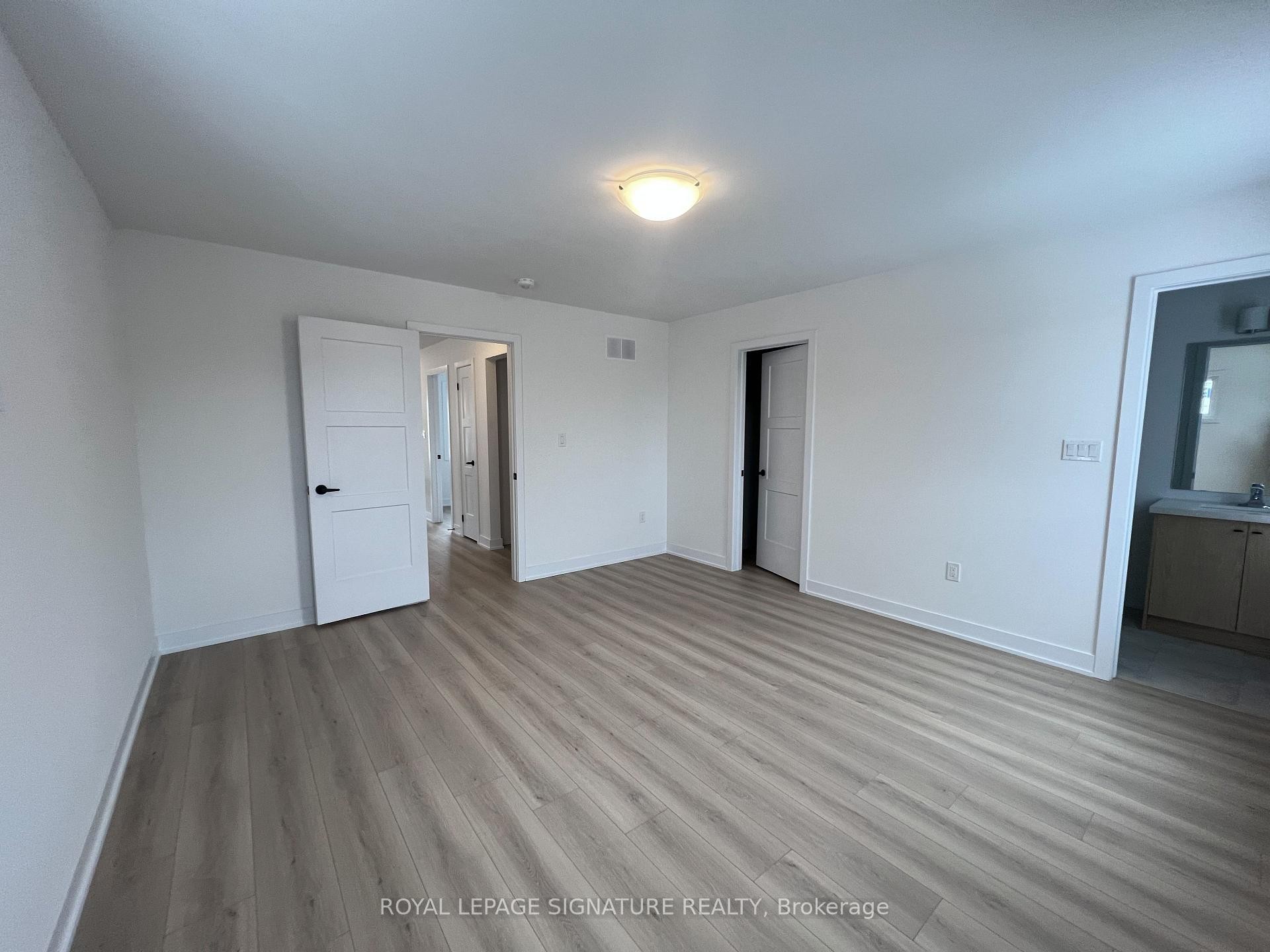 21 Hay Lane, Barrie, ON - Indoor Photo Showing Other Room