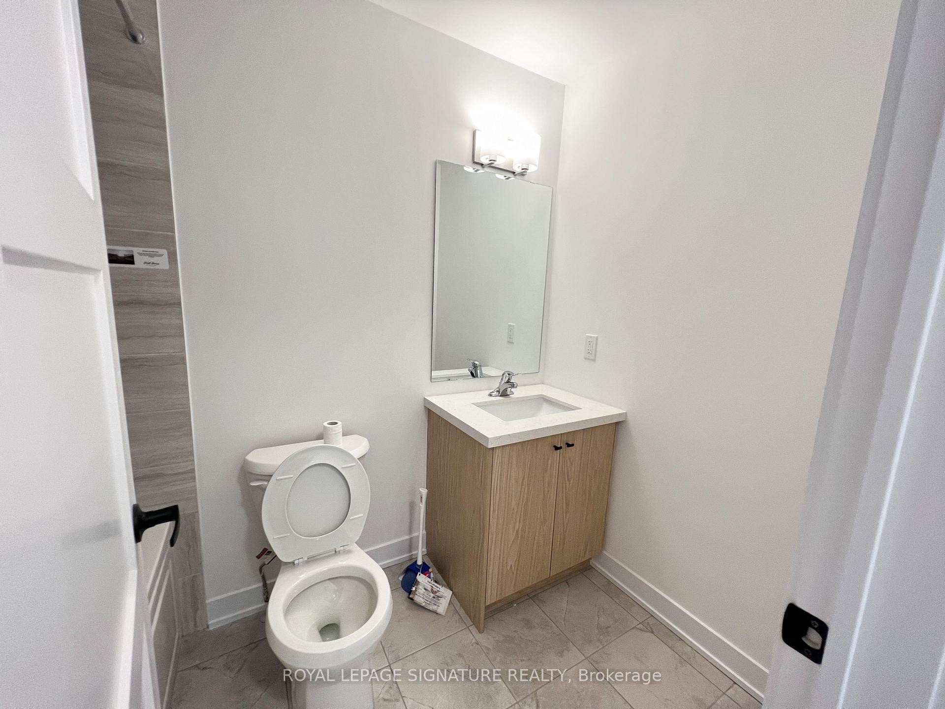 21 Hay Lane, Barrie, ON - Indoor Photo Showing Bathroom