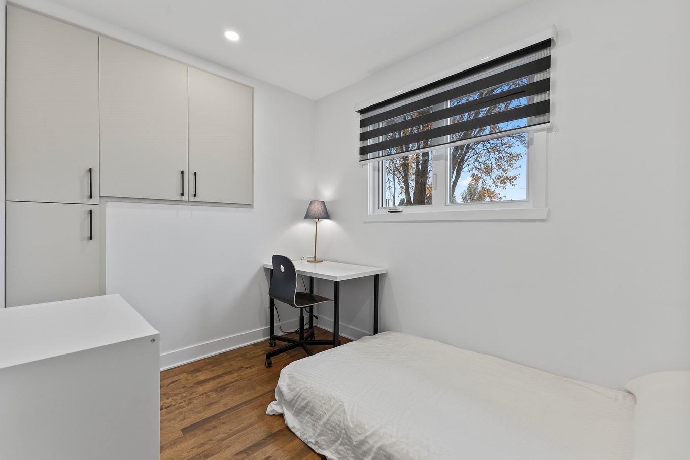 Chambre à coucher - 24 Rue David, Dollard-Des-Ormeaux, QC - Indoor Photo Showing Bedroom