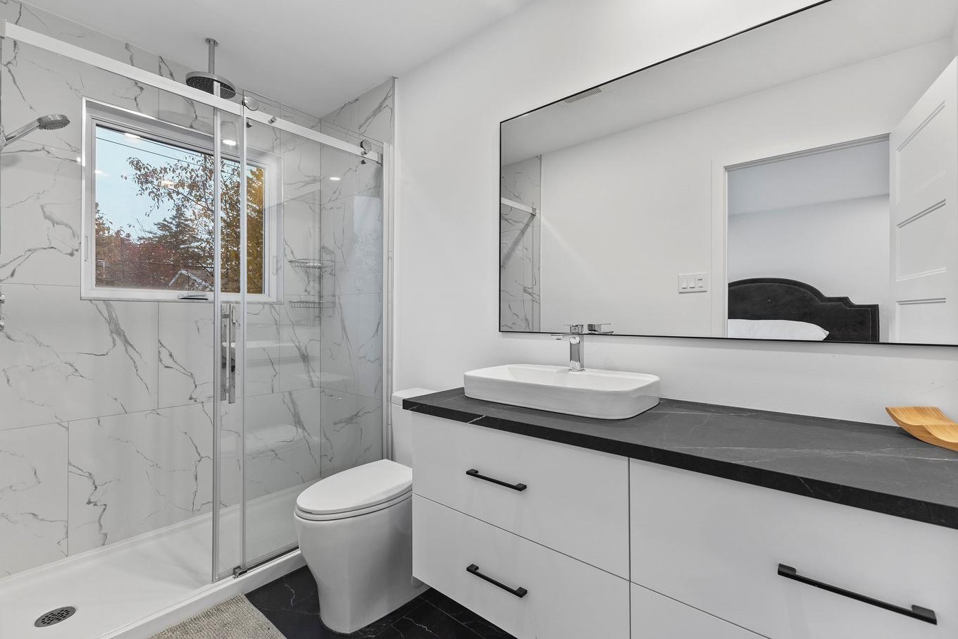 Salle de bains - 24 Rue David, Dollard-Des-Ormeaux, QC - Indoor Photo Showing Bathroom