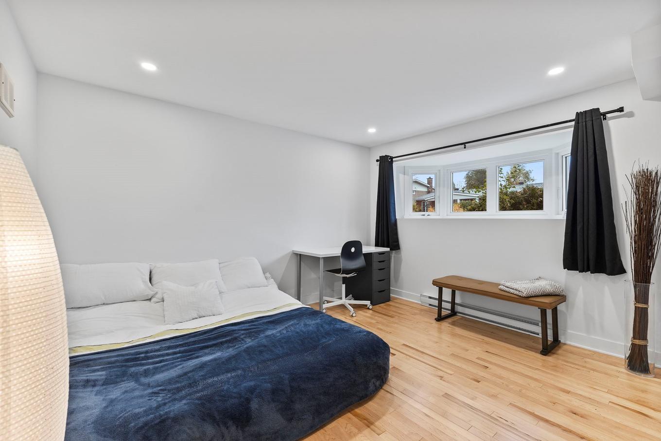 Chambre à coucher - 24 Rue David, Dollard-Des-Ormeaux, QC - Indoor Photo Showing Bedroom