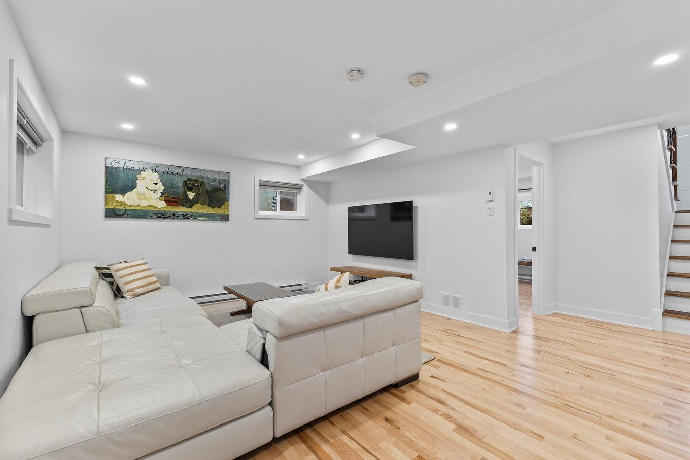 Salle familiale - 24 Rue David, Dollard-Des-Ormeaux, QC - Indoor