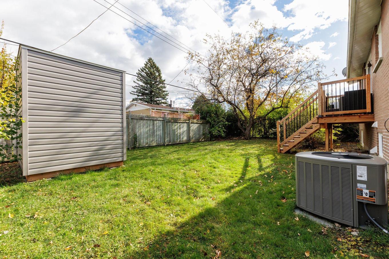 Cour - 24 Rue David, Dollard-Des-Ormeaux, QC - Outdoor