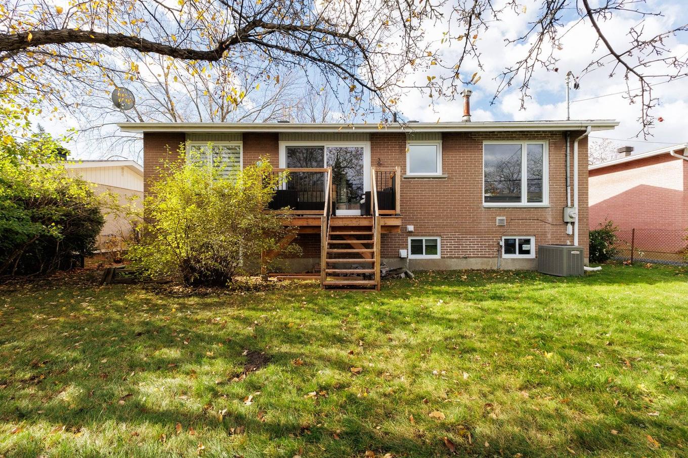 Face arrière - 24 Rue David, Dollard-Des-Ormeaux, QC - Outdoor