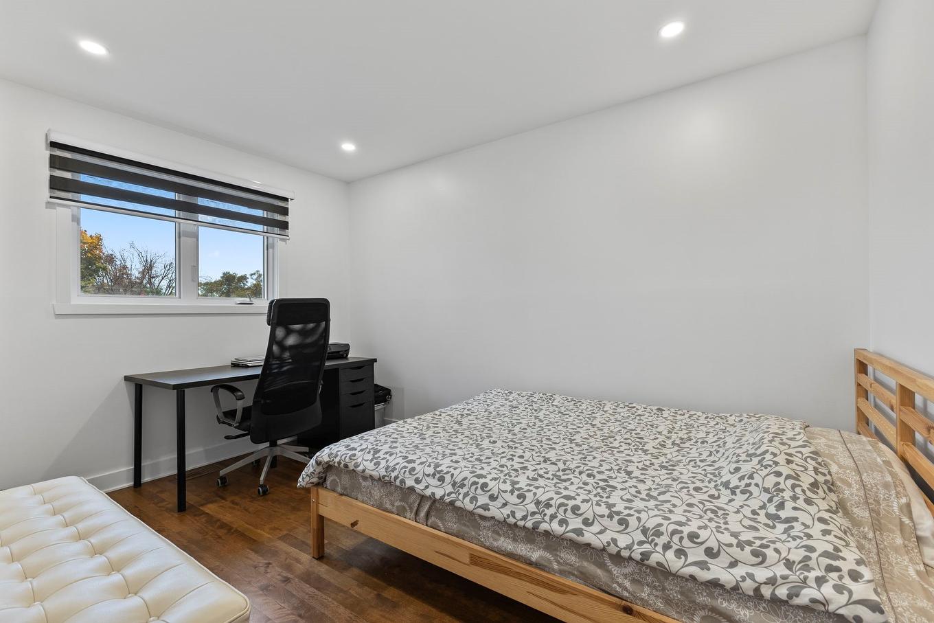 Chambre à coucher - 24 Rue David, Dollard-Des-Ormeaux, QC - Indoor Photo Showing Bedroom