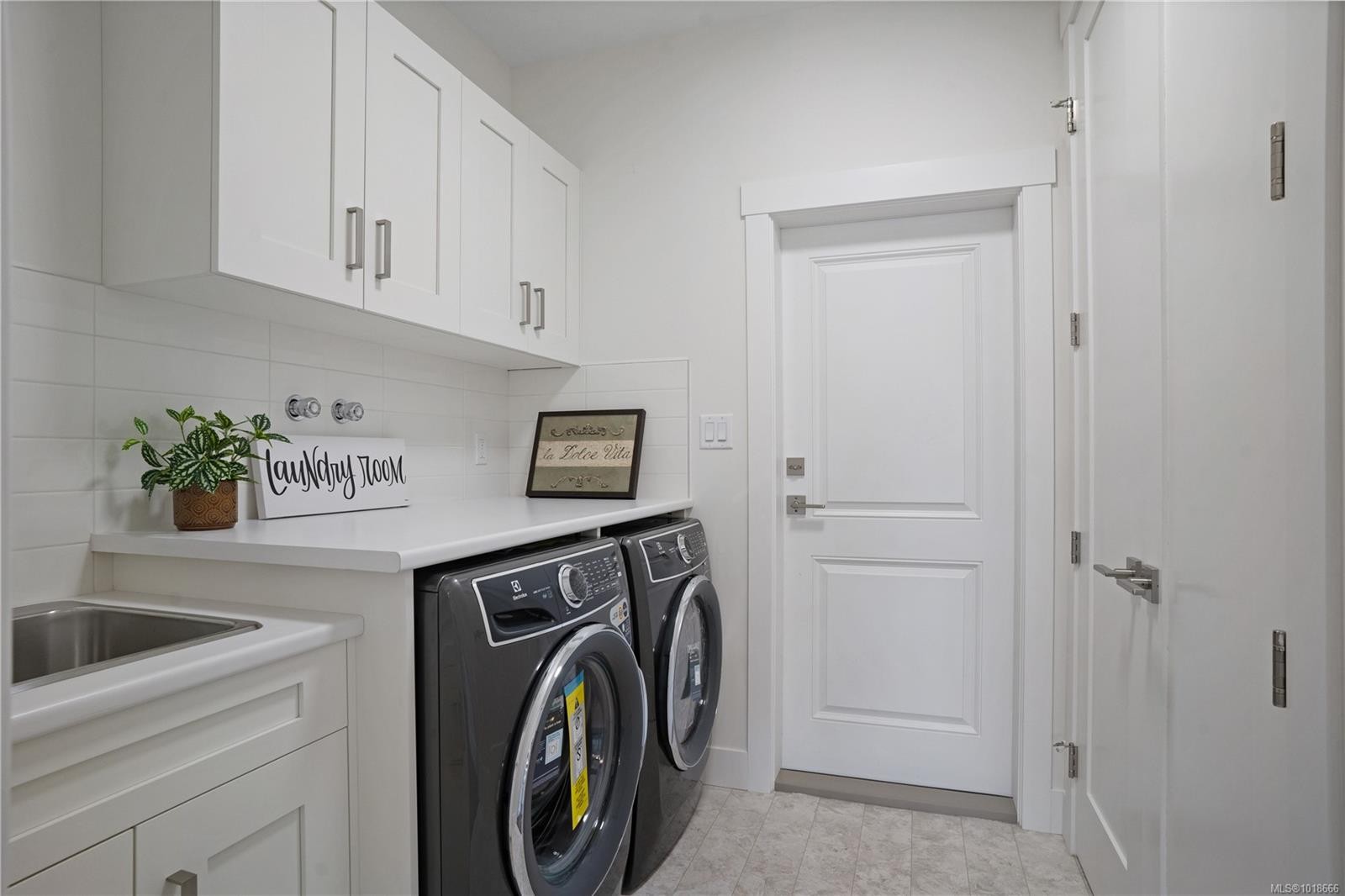 612 Rainbow Way, Parksville, BC