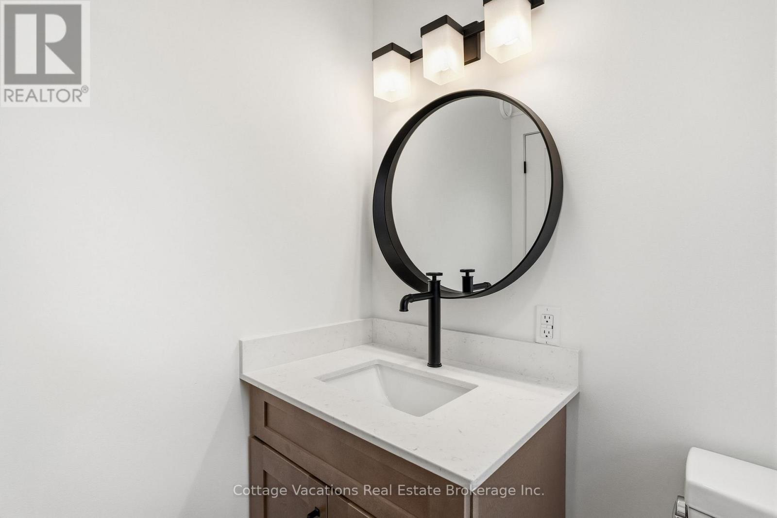 1111 Lakeshore Drive, Gravenhurst (Muskoka (S)), ON - Indoor Photo Showing Bathroom