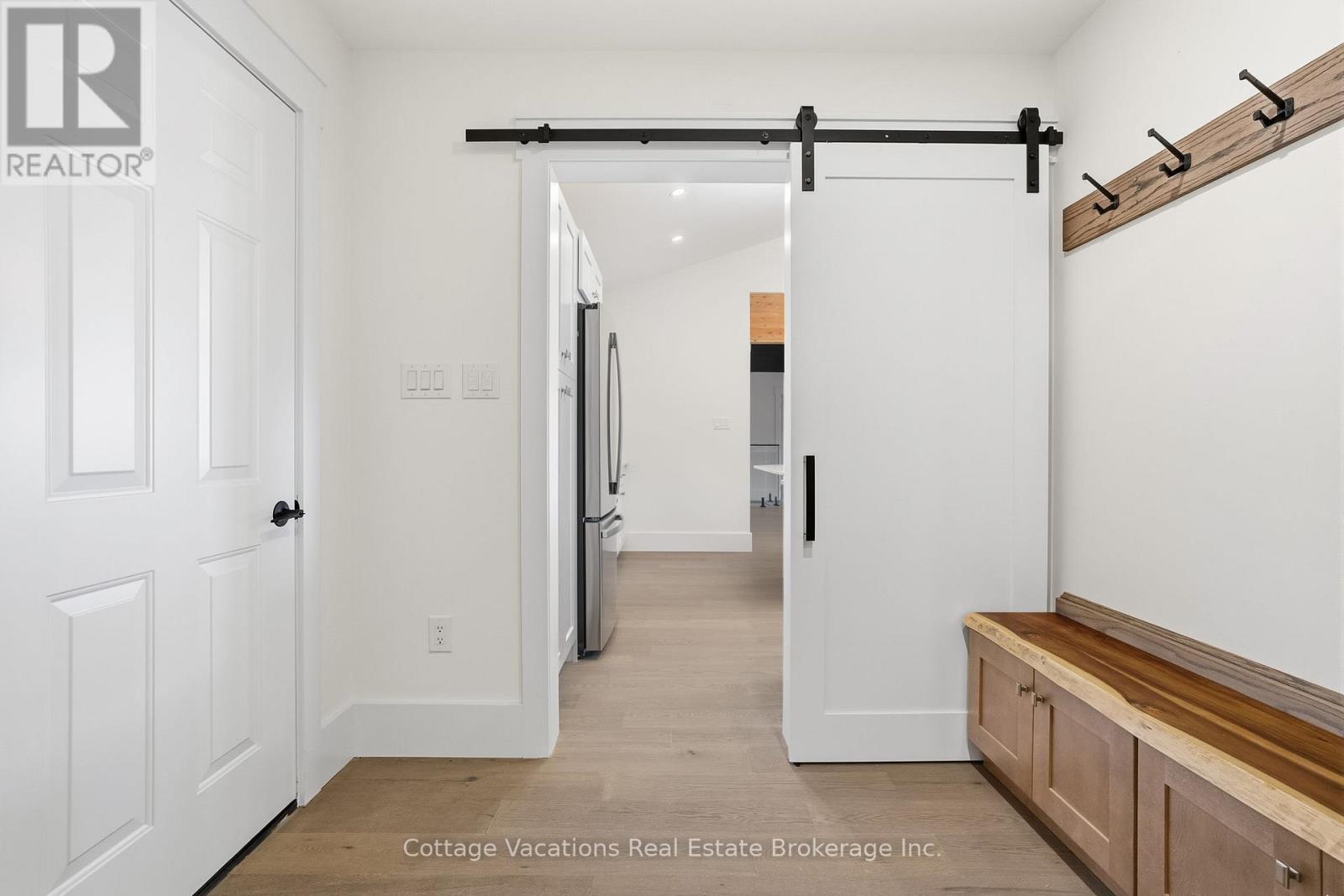 1111 Lakeshore Drive, Gravenhurst (Muskoka (S)), ON - Indoor Photo Showing Other Room