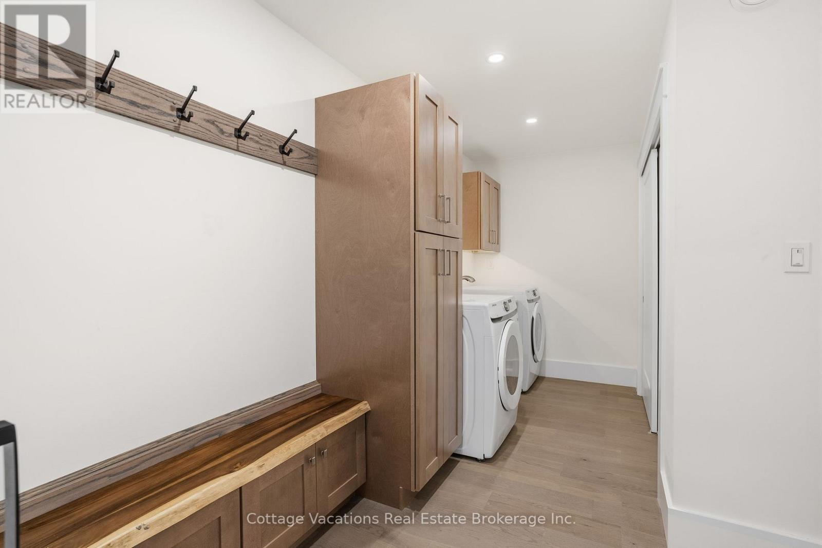 Laundry - 1111 Lakeshore Drive, Gravenhurst (Muskoka (S)), ON - Indoor Photo Showing Laundry Room