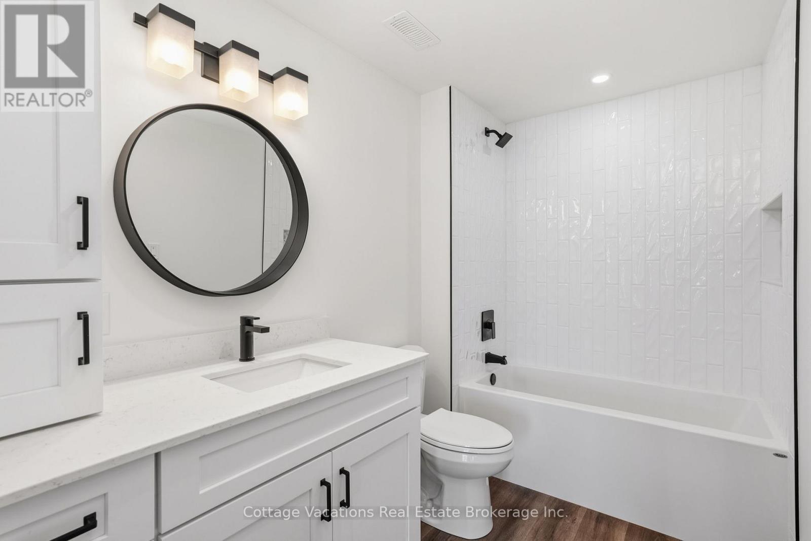 Full 4-Piece Bathroom - 1111 Lakeshore Drive, Gravenhurst (Muskoka (S)), ON - Indoor Photo Showing Bathroom