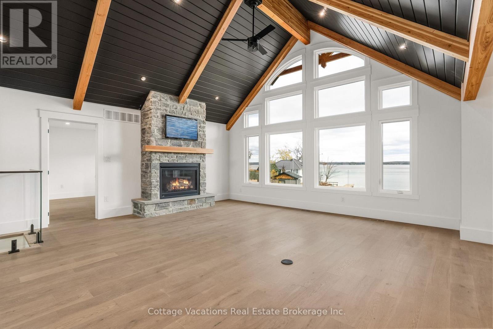 1111 Lakeshore Drive, Gravenhurst (Muskoka (S)), ON - Indoor With Fireplace
