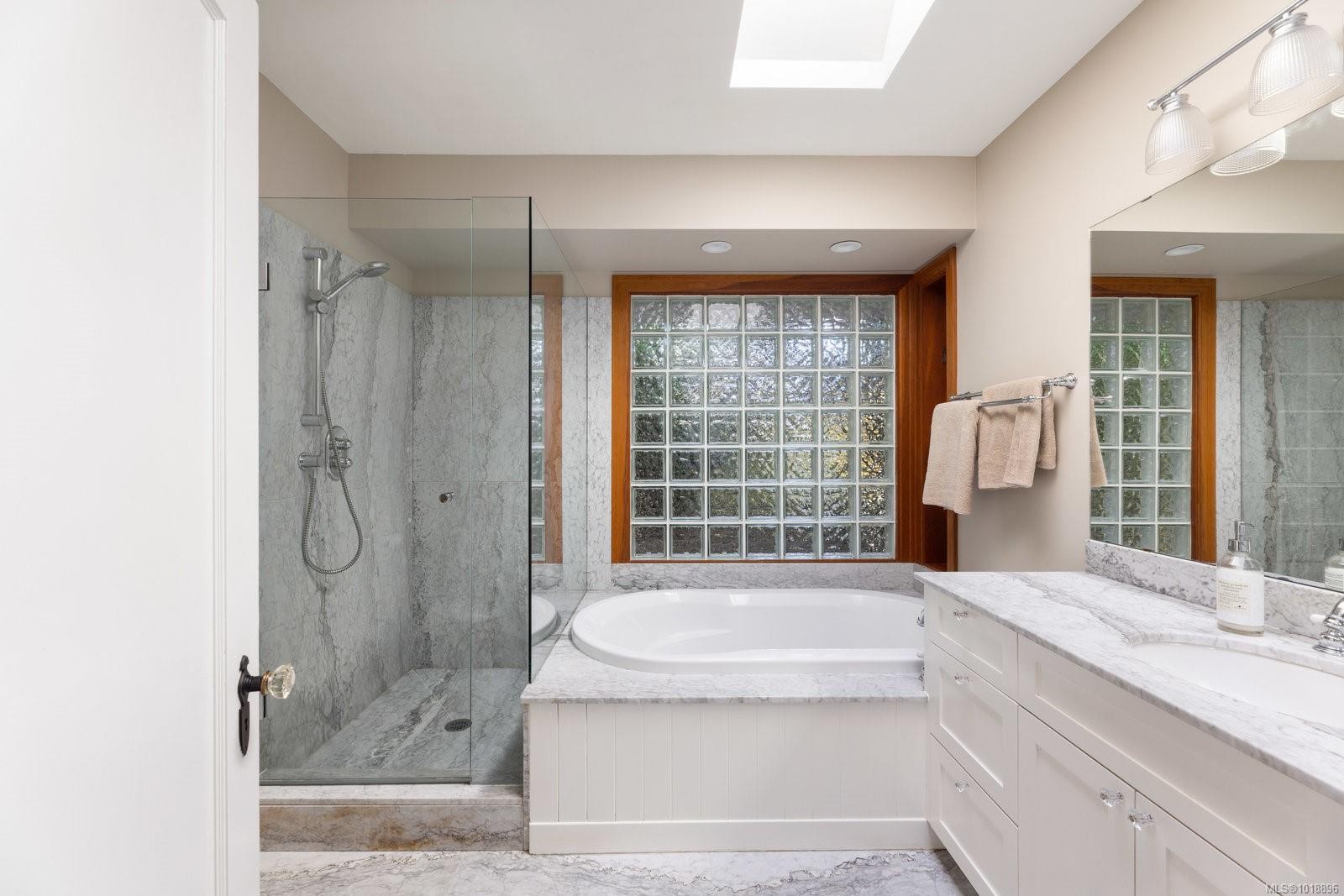 2168 Bartlett Ave, Oak Bay, BC